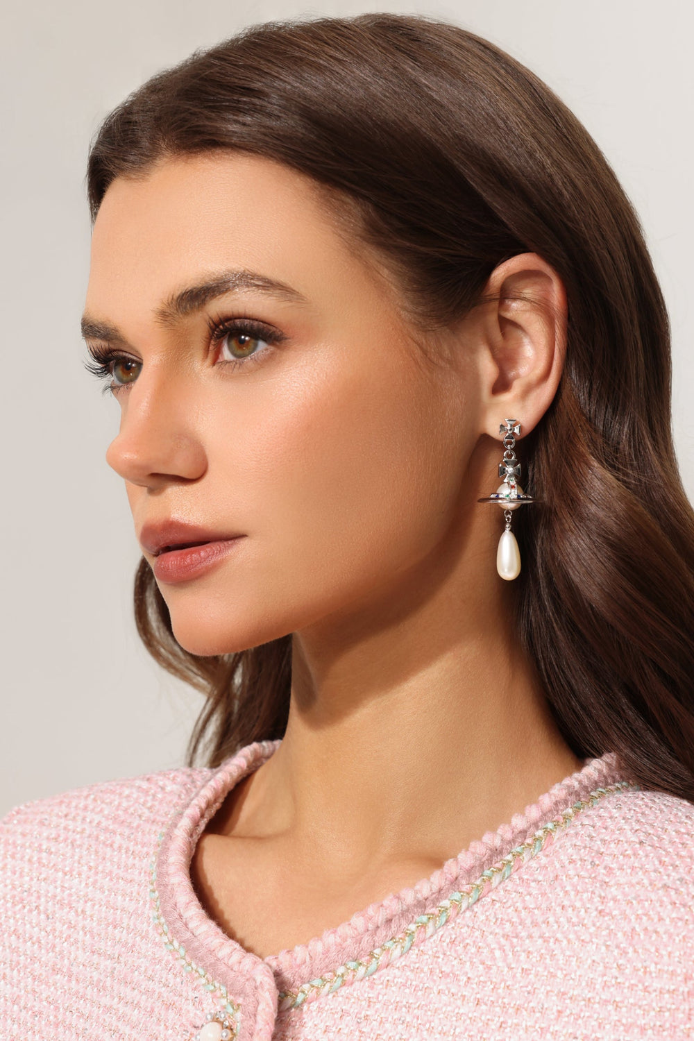 İnci ve taş detaylı sada küpe, renk değişebilir