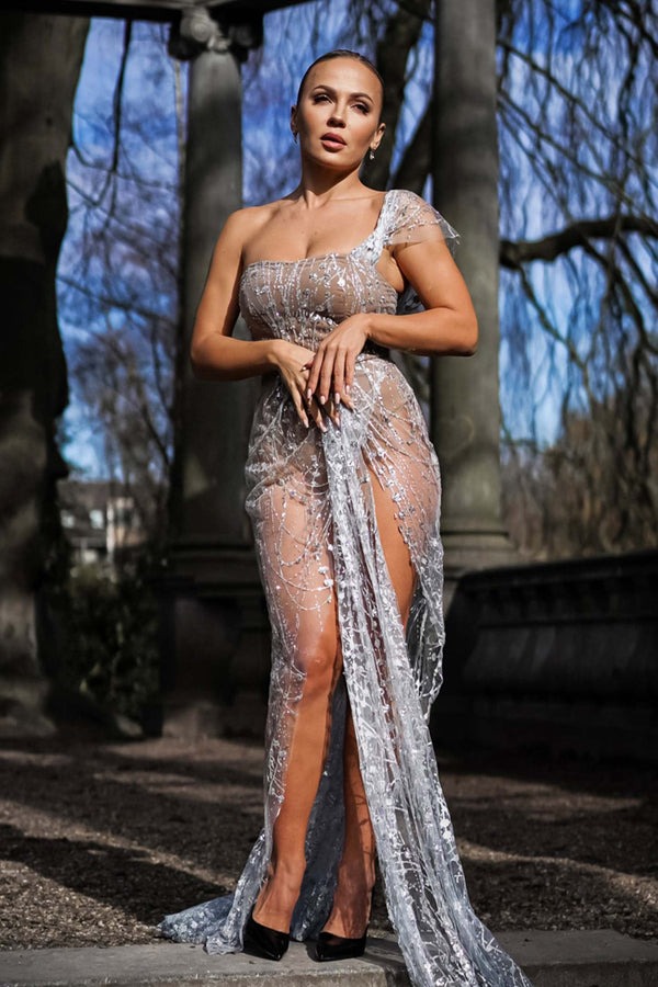 Parıltılı Pullu Yırtmaçlı Uzun Elbise