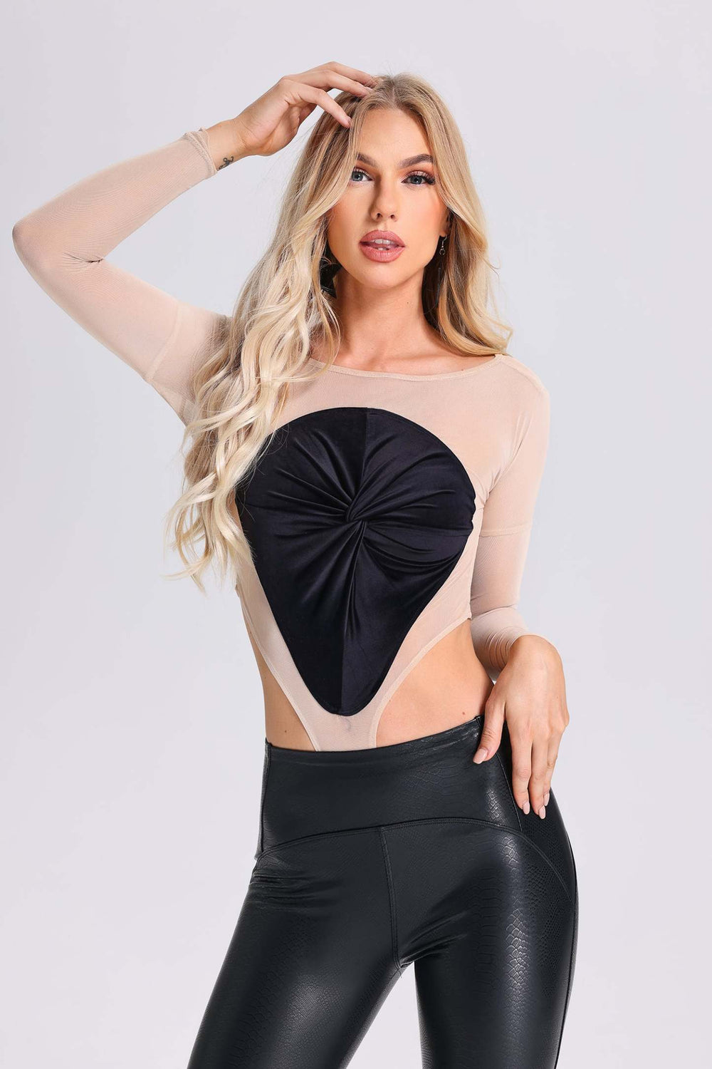 Yüksek bel bükümlü body, polyester kumaşlı