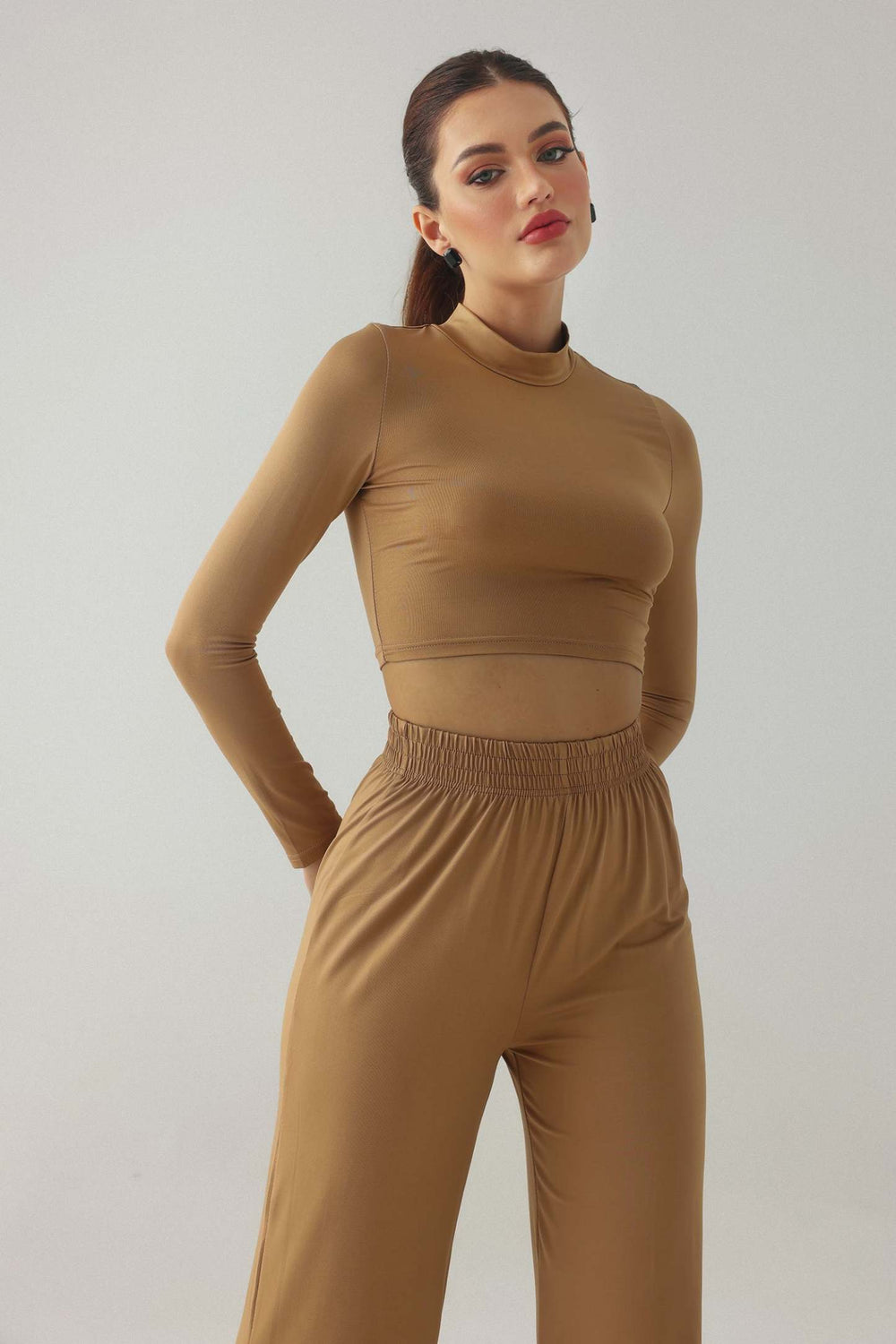 Rumi balıkçı yaka takım, 95% polyester ve 5% spandex karışımı