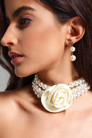 İncili ve lale çiçek desenli choker kolye
