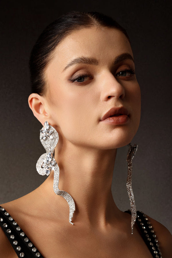 Tannen Taş Detaylı Yılan Model Küpeler