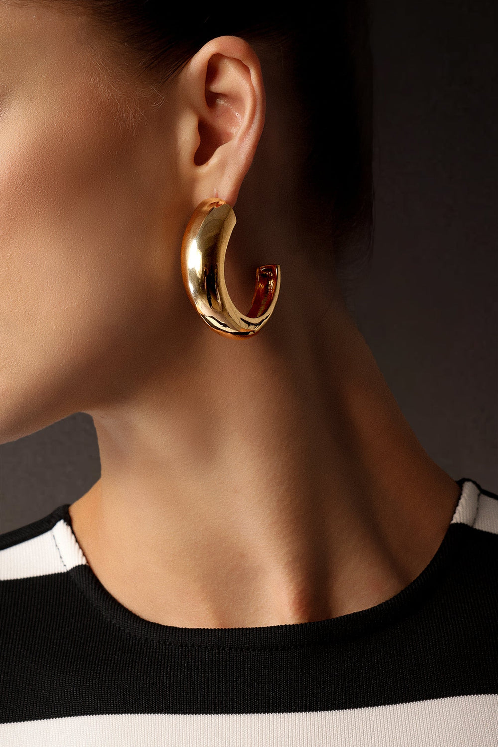 Metal Yuvarlak Mako Küpeler, minimalist tasarım