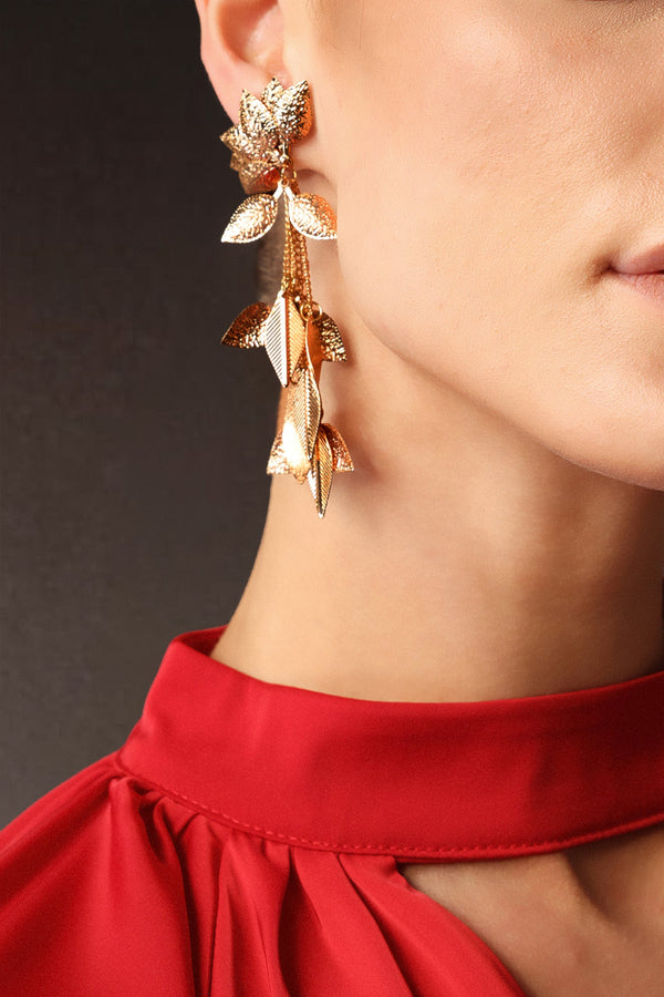 Hollie Asimetrik Metal Çiçekli Püsküllü Küpeler