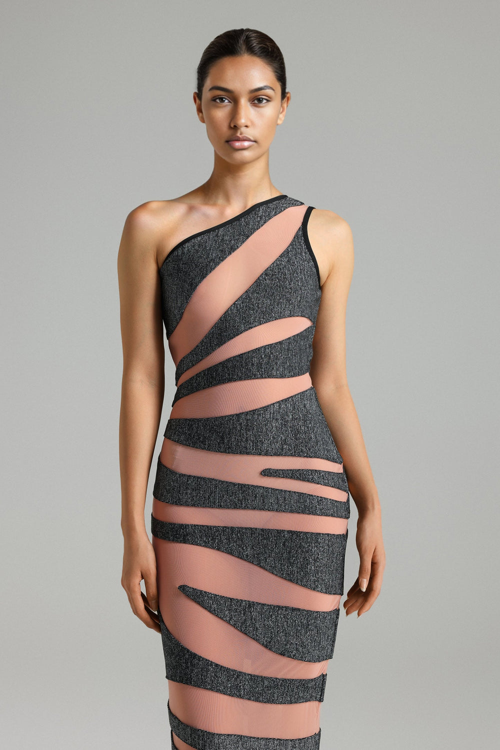 Siyah patchwork desenli tek omuz maxi elbise.