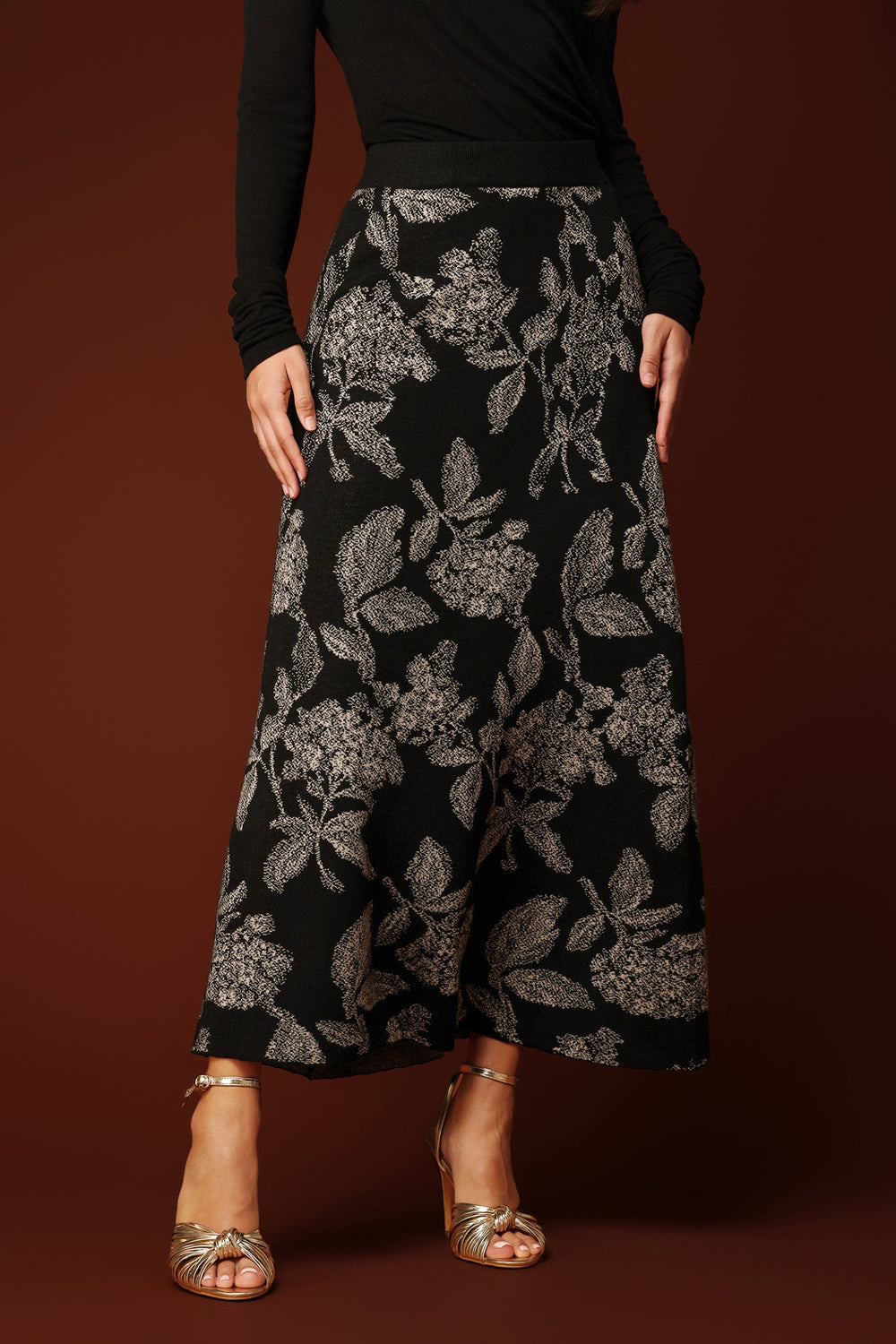 Maxi etek, yüzde ellinin altında yün içeriği, soft gri renginde.