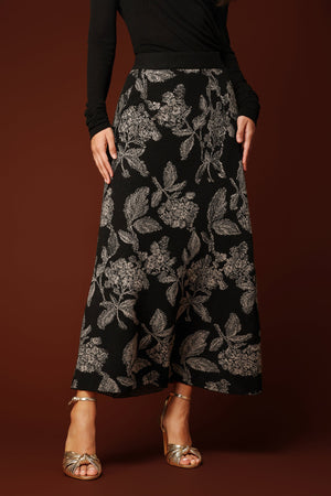 Maxi etek, yüzde ellinin altında yün içeriği, soft gri renginde.