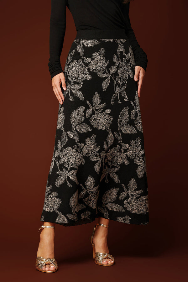 Maxi etek, yüzde ellinin altında yün içeriği, soft gri renginde.