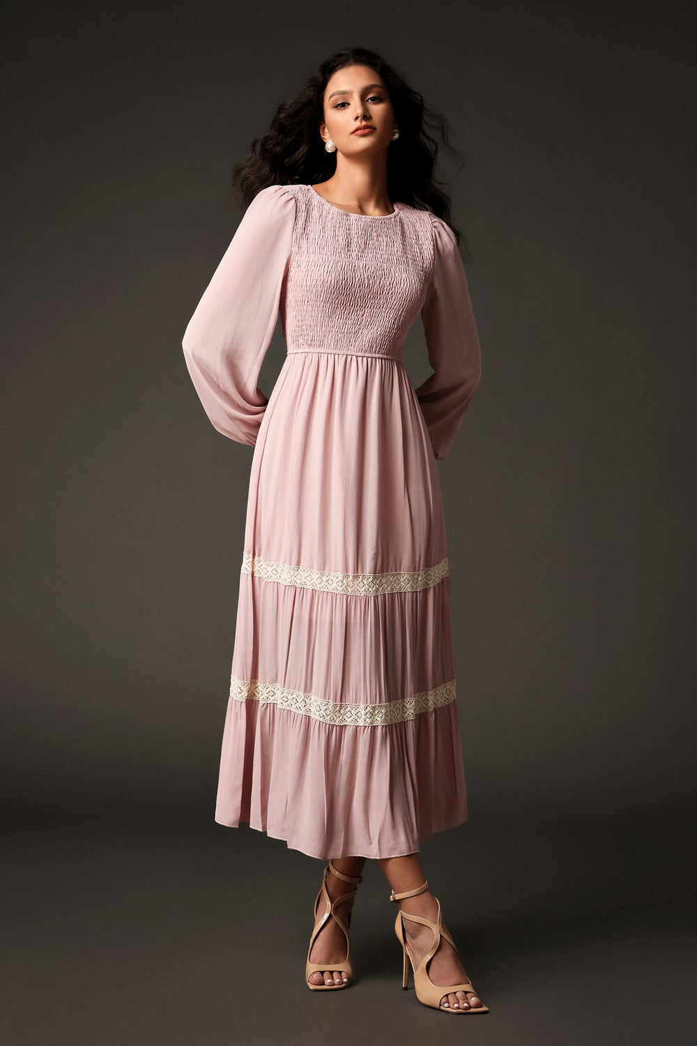 Yuvarlak yaka uzun kollu dantel maxi elbise, polyester fabric.