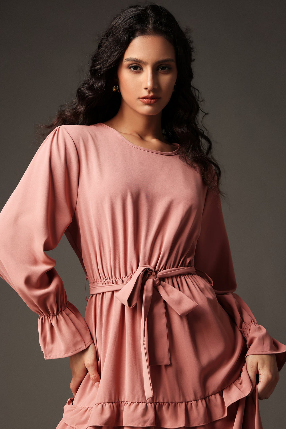 Fırfırlı uzun kollu yuvarlak yaka maxi elbise, polyester.