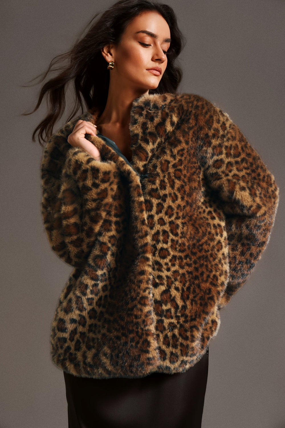 Leopar desenli uzun kollu kürk mont, polyester içerikli