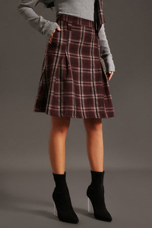 Orta boy etek, polyester kumaş, kafes kemer detaylı