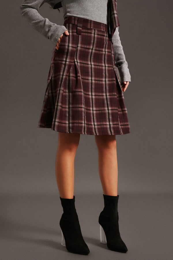 Orta boy etek, polyester kumaş, kafes kemer detaylı