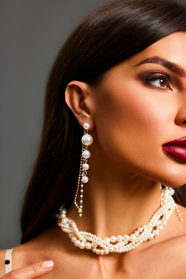 Püsküllü, inci ve taş detaylı Elana küpeler