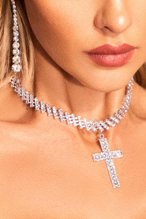 Vla Çapraz Taş Detaylı Kolye