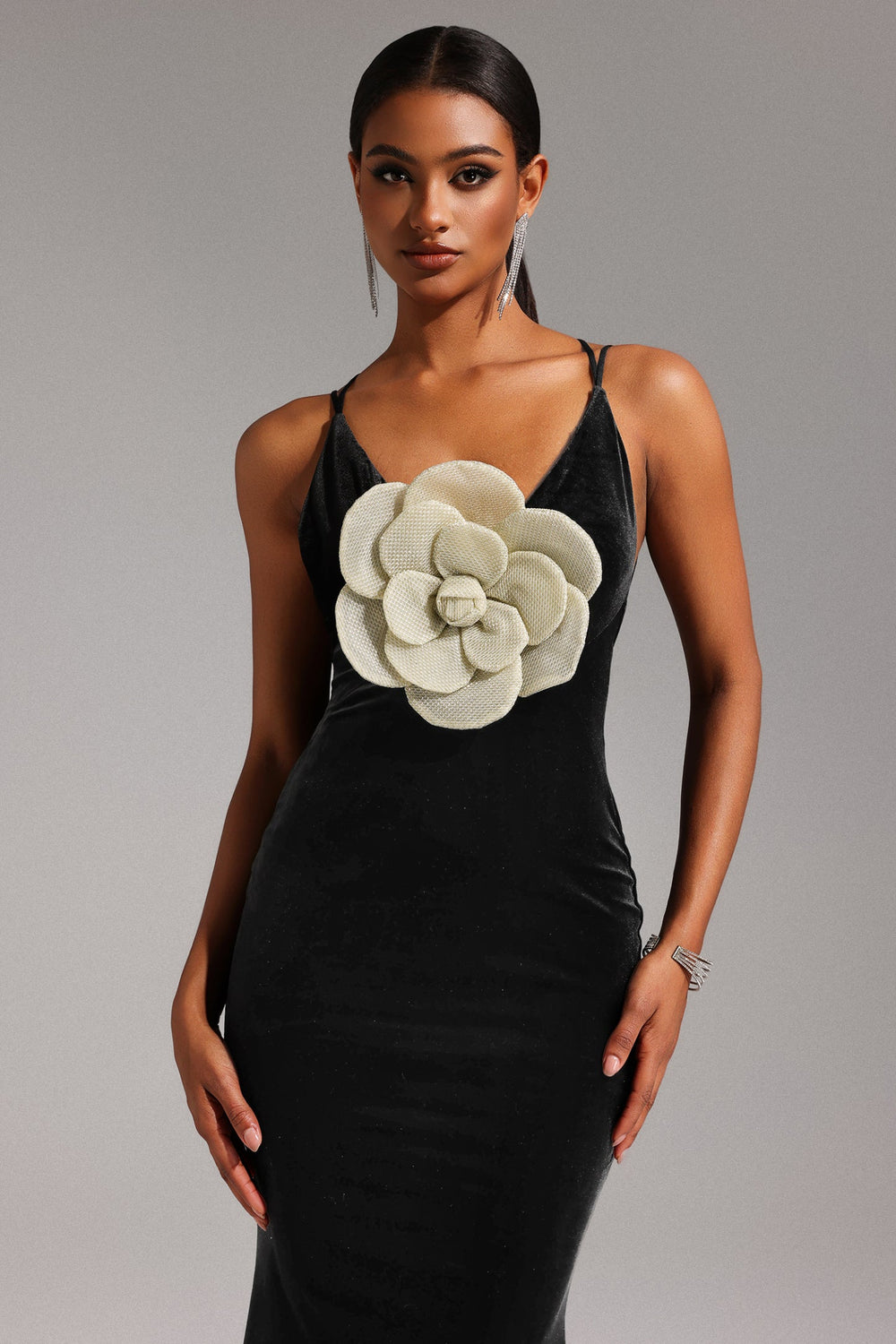 Stretch fabric garment that adapts to body shape, true to size chart.