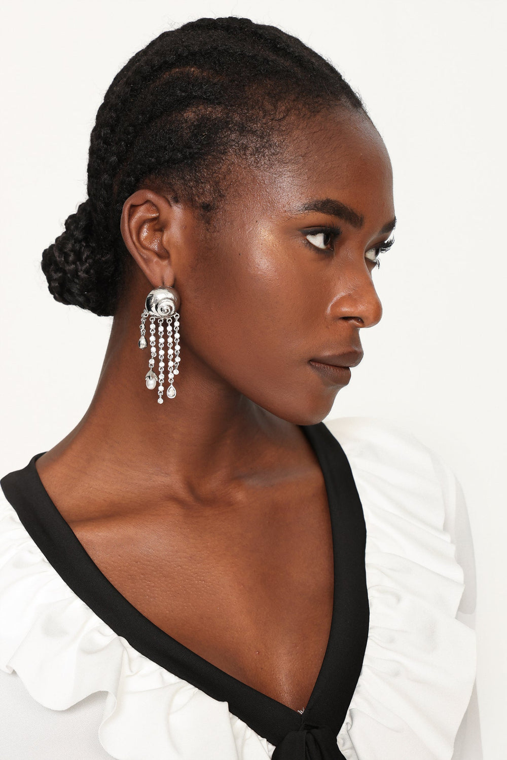 Metal püskül ve inci detaylı Kianala küpe