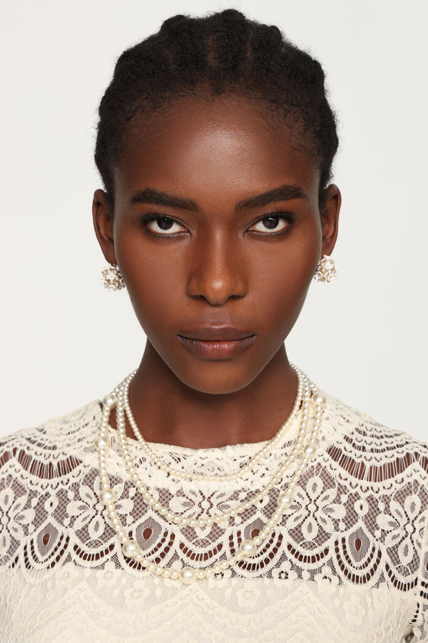 Maliya Çiçekli İnci ve Taş Detaylı Küpeler