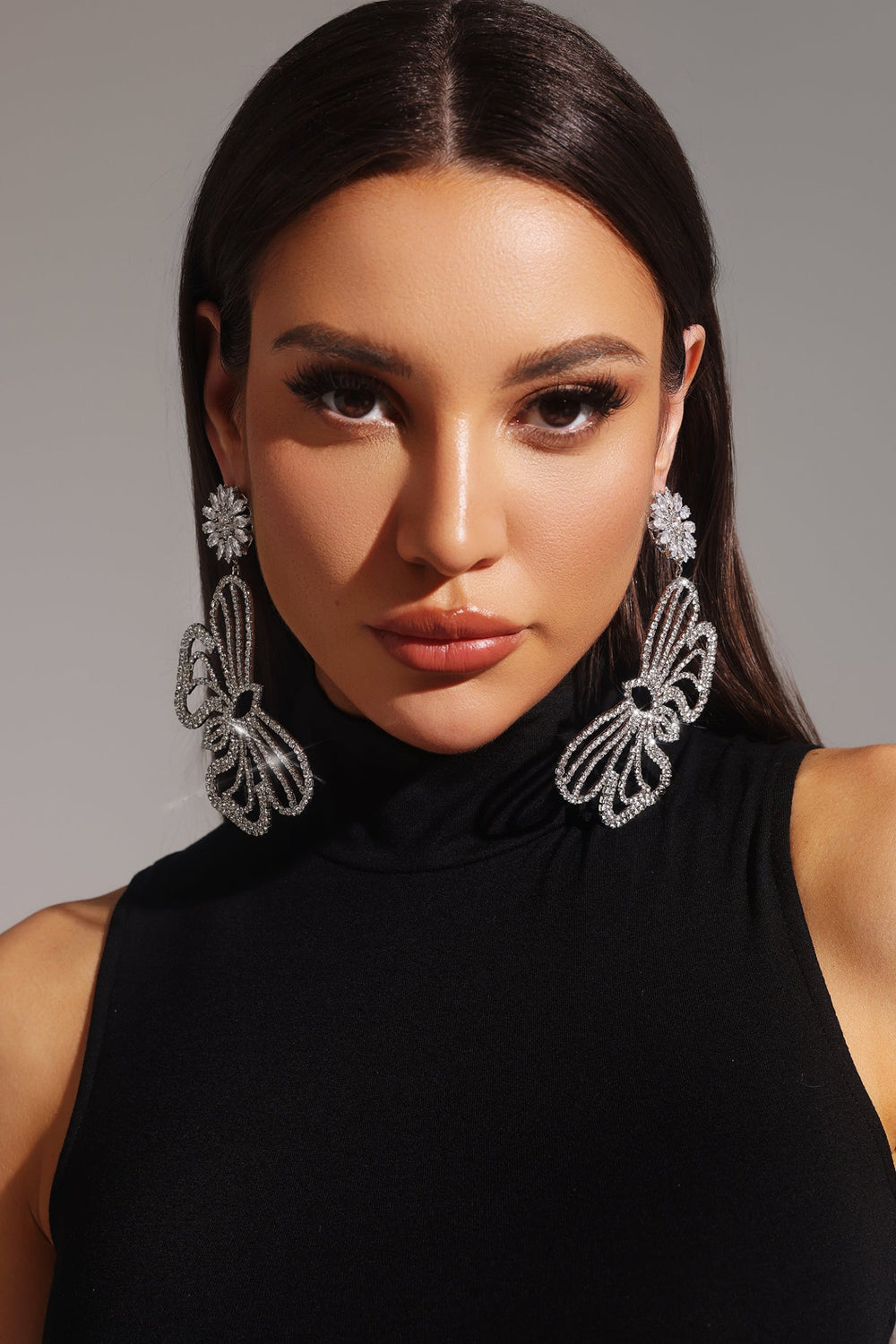 Kelebek şekilli, taş detaylı Kaia küpe