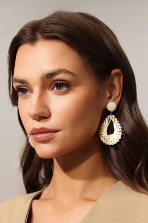 Yoli İşlemeli Taş Detaylı Küpeler