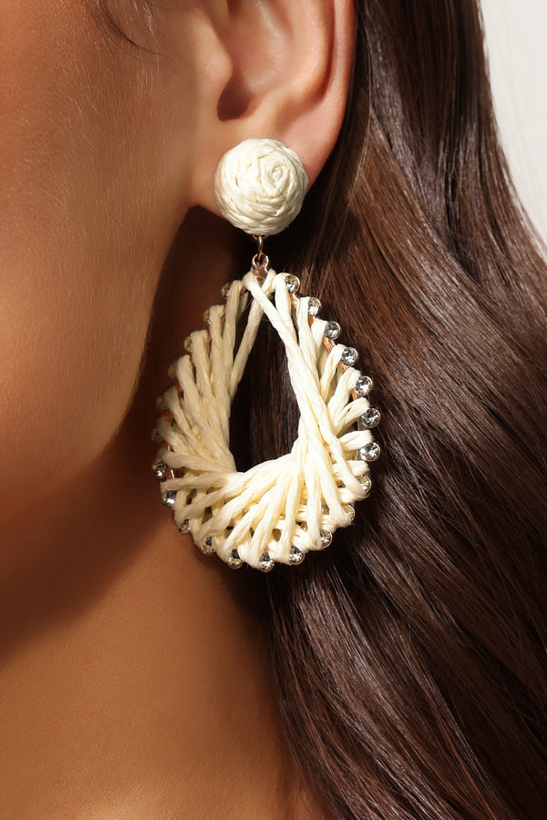 Yoli işlemeli taş detaylı küpeler, çok renkli