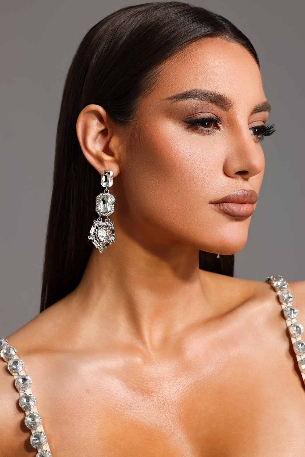 Lyla taş detaylı kare büyük küpeler, şık tasarım