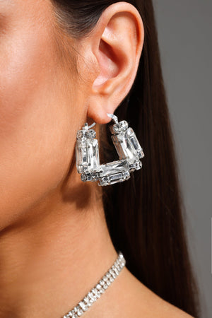 Kare kesim taş detaylı gümüş renkli Yako küpeler