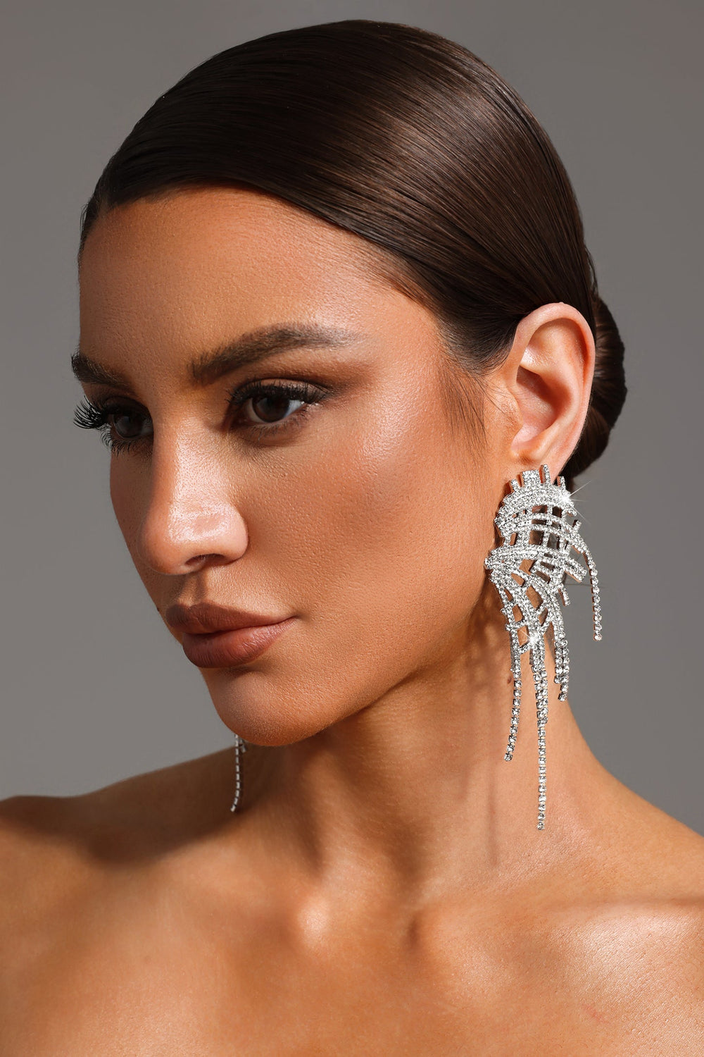 Kori file detaylı püskül küpeler, çok renkli tasarım