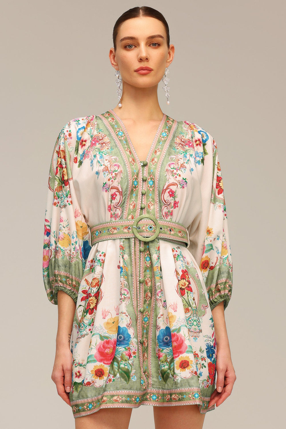 V-neck mini dress with floral pattern in pastel colors