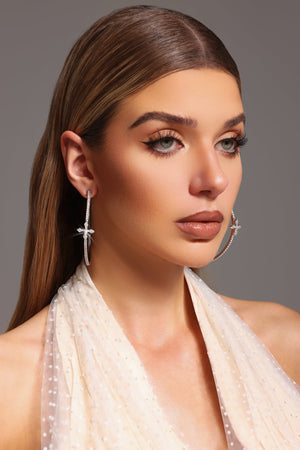 Tatlı Taş Detaylı Daire Küpeler