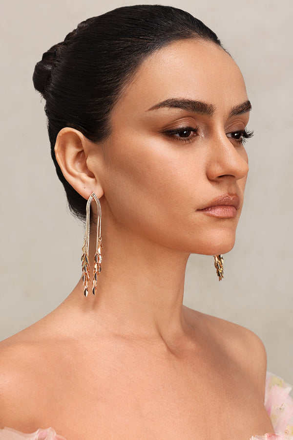 Valema Yaprak Detaylı Püsküllü Küpeler