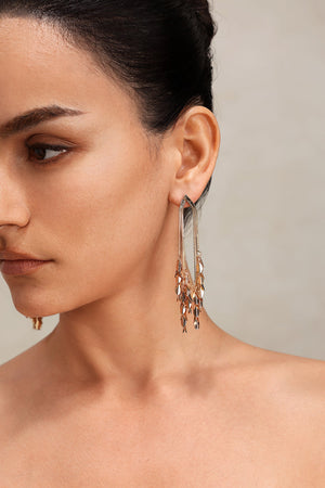 Yaprak detaylı ve püsküllü Valema küpeler