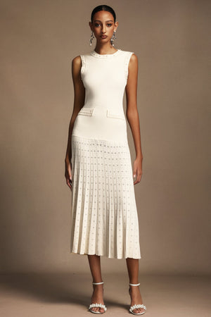 Sleeveless round neck long dress in a smooth fabric