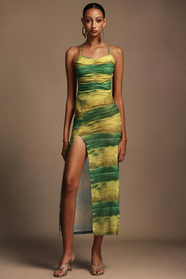 Baskılı yırtmaçlı açık sırt midi elbise, bej renkli.