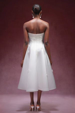 Livia Çiçek Detaylı Fiyonklu Straplez Midi Elbise