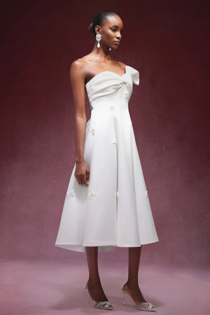 Livia Çiçek Detaylı Fiyonklu Straplez Midi Elbise