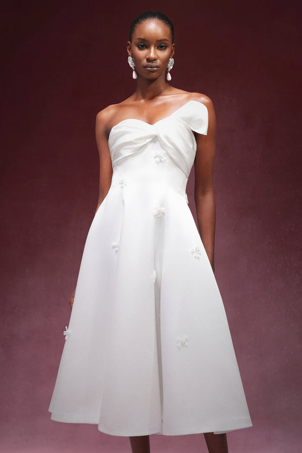 Livia Çiçek Detaylı Fiyonklu Straplez Midi Elbise