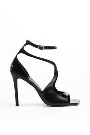 Roma tarzı file detaylı sandaletler, süperfiber polyester üst kısım, kauçuk taban.