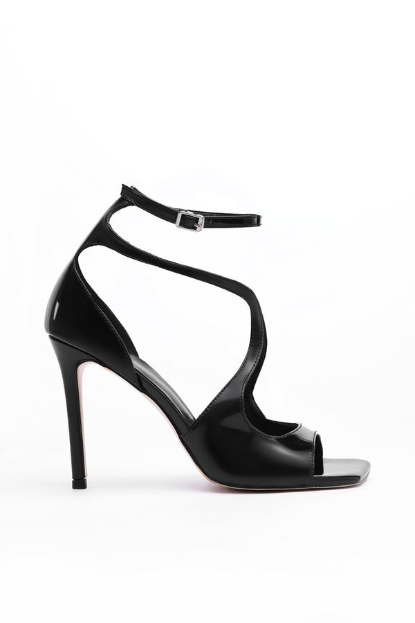 Roma tarzı file detaylı sandaletler, süperfiber polyester üst kısım, kauçuk taban.