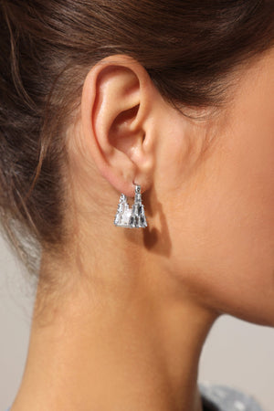 Taş ve inci detaylı Delisy küpeler