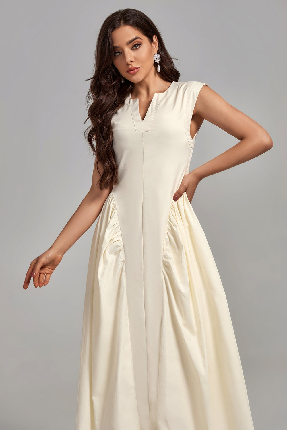 Uzun kolsuz dar bel elbise, polyester kumaş, makinada yıkanabilir