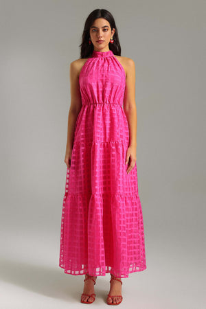 Kolsuz ekose desenli maxi elbise, polyester kumaştan.