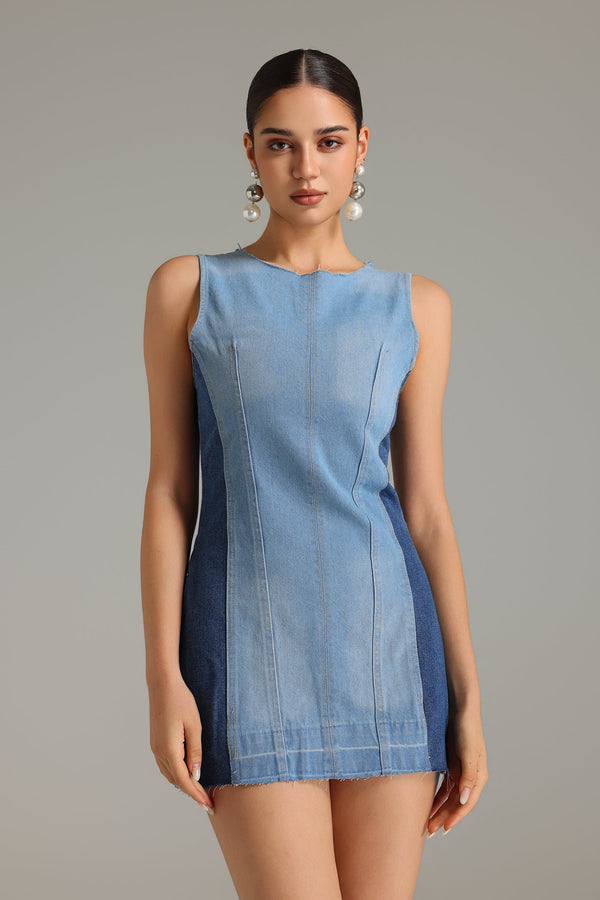 Kolsuz mini kot elbise, polyester kumaştan yapılmış.