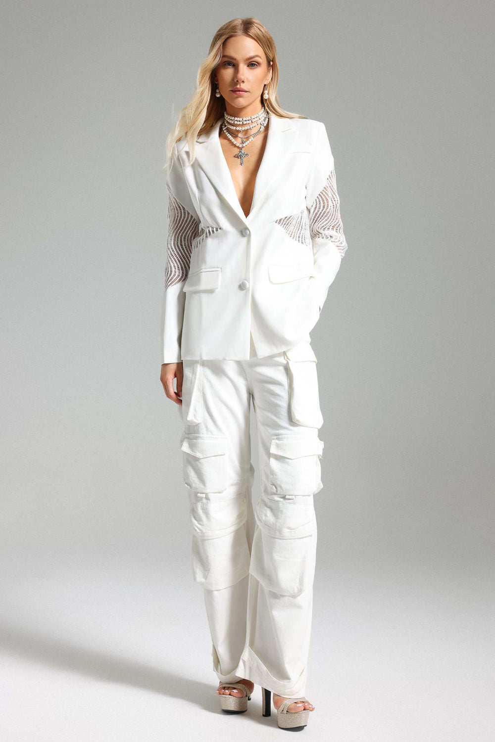 Kesik detaylı Elissa blazer, fit kesim, açık gri renginde.