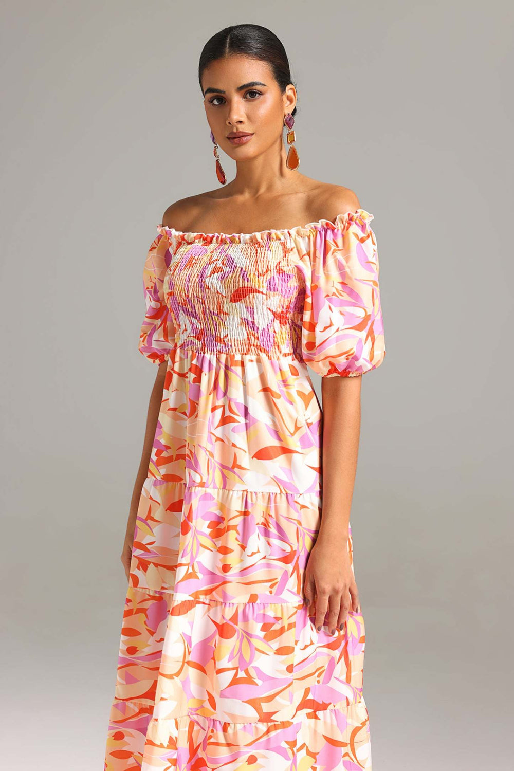 Omuzları açık, baskılı polyester maxi elbise