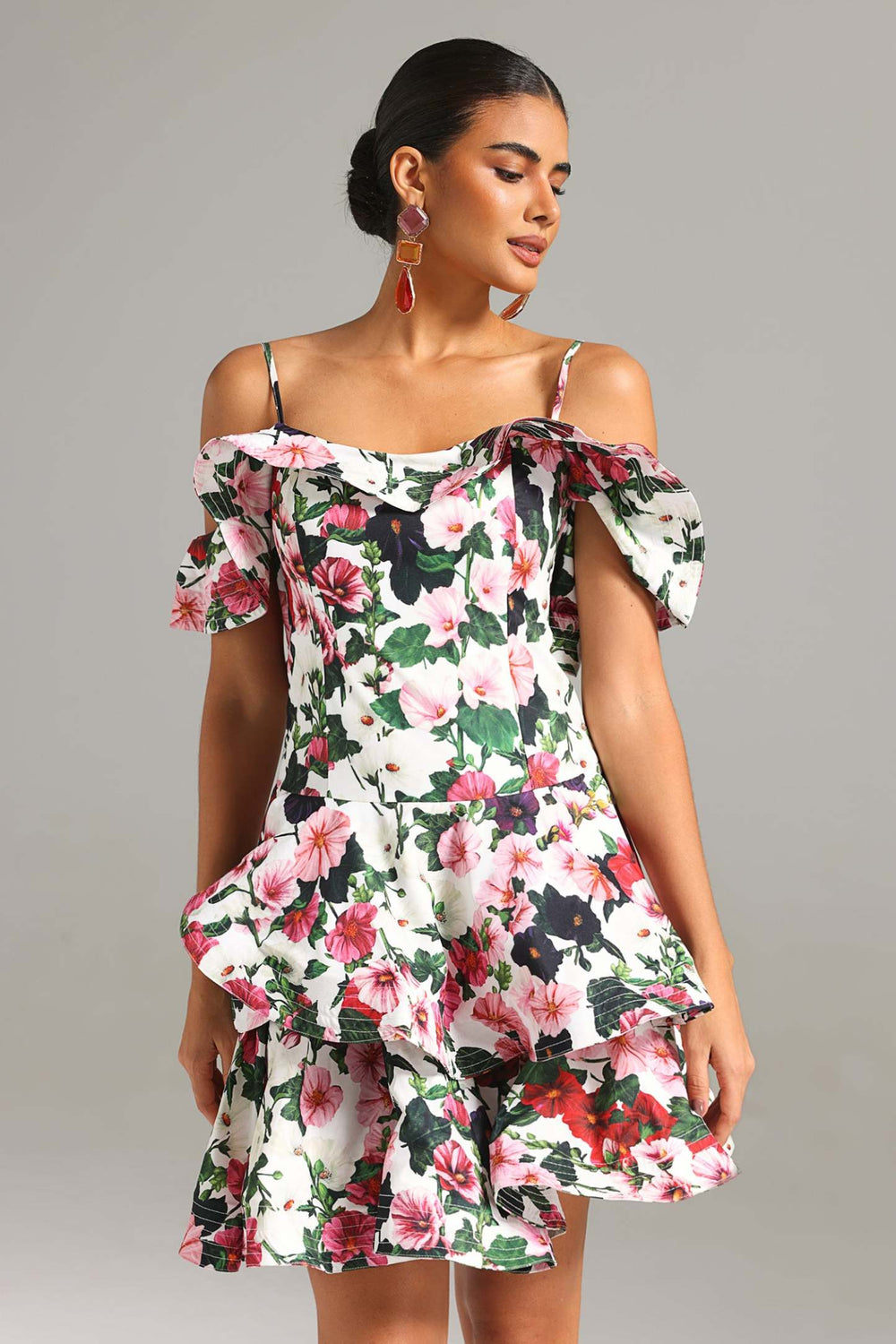 Giela katmanlı mini elbise, çiçek desenli ve polyester karışımı.