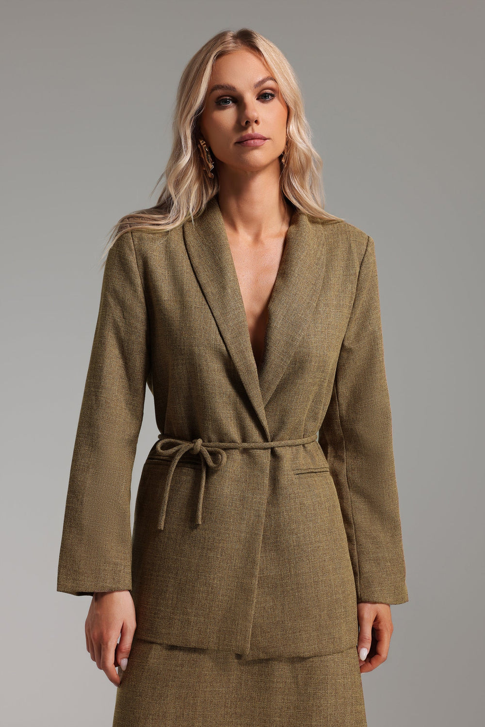 Linen and cellulose fiber composition bağcıklı blazer takım.