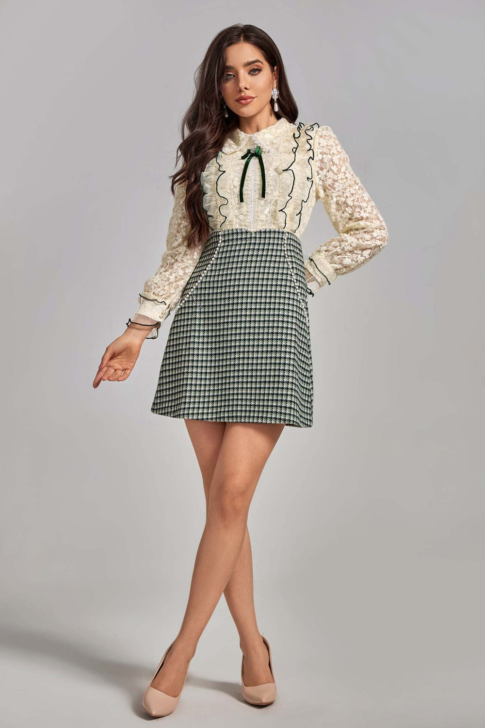 Dantelli patchwork detaylı mini elbise, çok renkli.