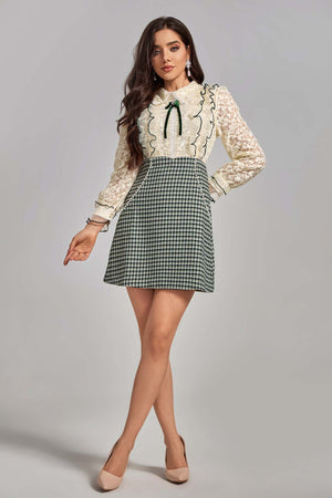 Dantelli patchwork detaylı mini elbise, çok renkli.