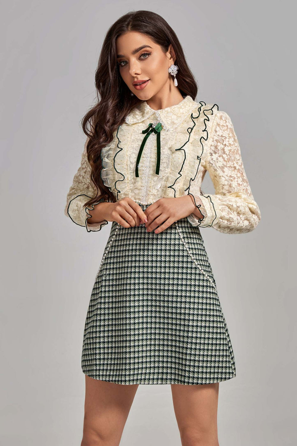 Dantelli patchwork detaylı mini elbise, çok renkli.